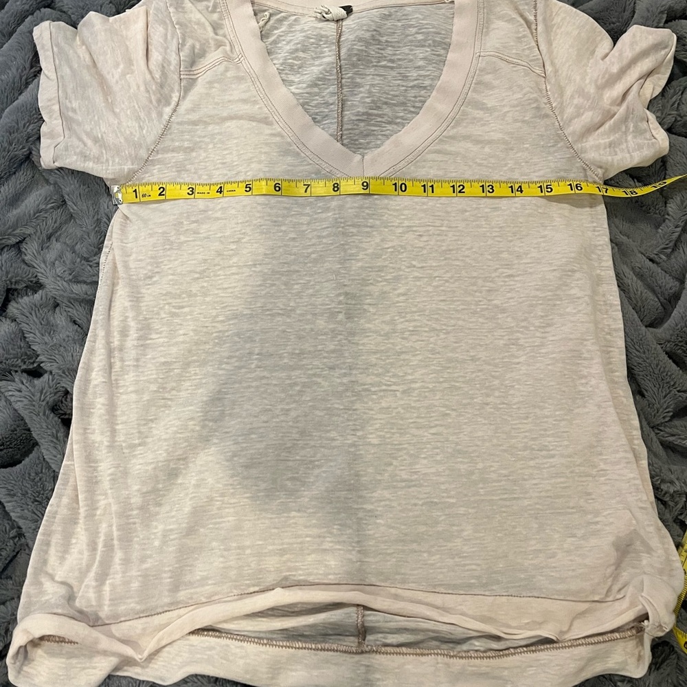 We The Free Lightweight Peach V Neck T-Shirt Size X Small - Picture 11 of 12